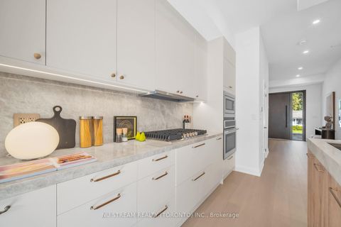 Photo 9 at 323 Winnifred Drive, Keswick South, Georgina