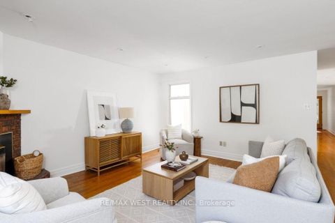 Photo 3 at 256 Erskine Avenue, Mount Pleasant East, Toronto