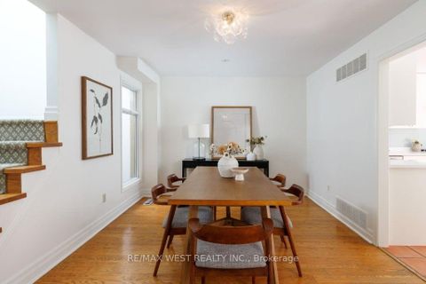Photo 6 at 256 Erskine Avenue, Mount Pleasant East, Toronto