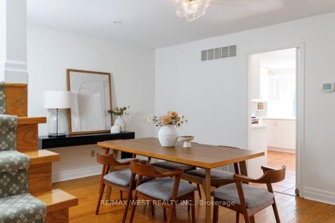 Photo 7 at 256 Erskine Avenue, Mount Pleasant East, Toronto