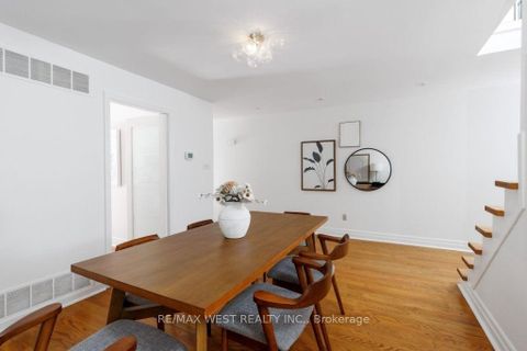 Photo 8 at 256 Erskine Avenue, Mount Pleasant East, Toronto