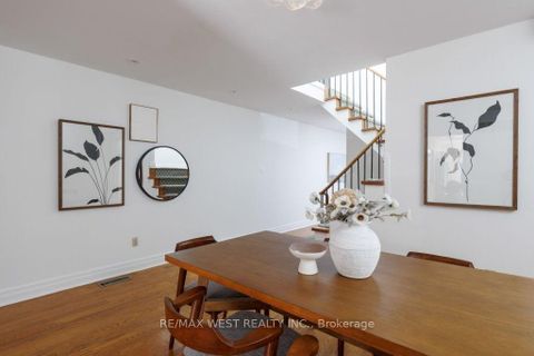 Photo 9 at 256 Erskine Avenue, Mount Pleasant East, Toronto