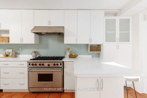 Photo 12 at 256 Erskine Avenue, Mount Pleasant East, Toronto