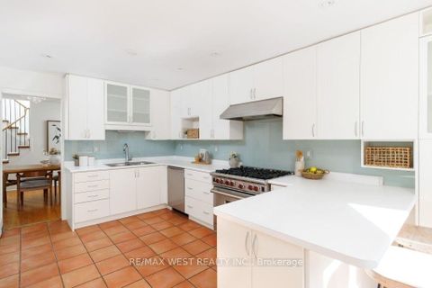 Photo 13 at 256 Erskine Avenue, Mount Pleasant East, Toronto