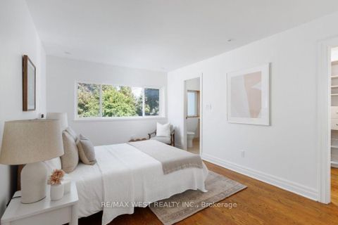 Photo 16 at 256 Erskine Avenue, Mount Pleasant East, Toronto