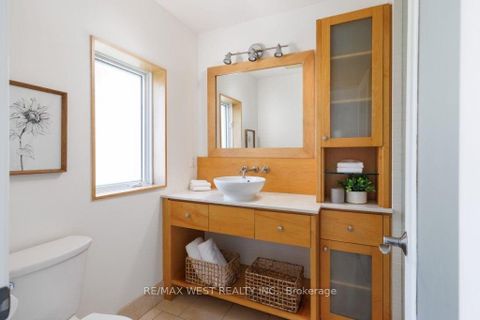 Photo 18 at 256 Erskine Avenue, Mount Pleasant East, Toronto