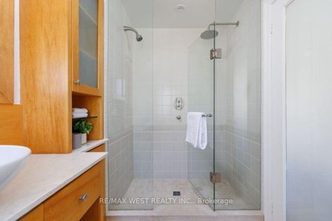Photo 19 at 256 Erskine Avenue, Mount Pleasant East, Toronto