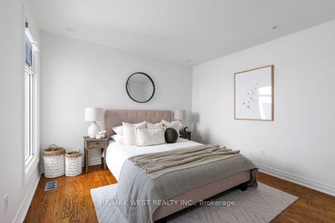 Photo 21 at 256 Erskine Avenue, Mount Pleasant East, Toronto