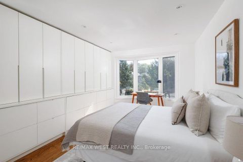 Photo 22 at 256 Erskine Avenue, Mount Pleasant East, Toronto