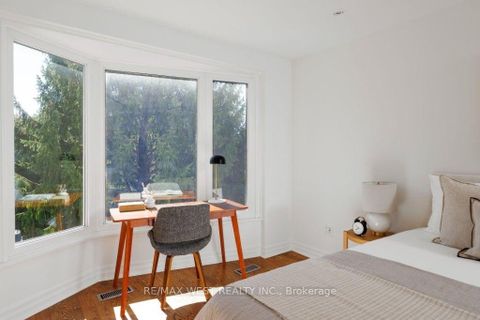 Photo 23 at 256 Erskine Avenue, Mount Pleasant East, Toronto