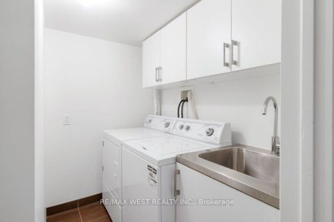 Photo 31 at 256 Erskine Avenue, Mount Pleasant East, Toronto