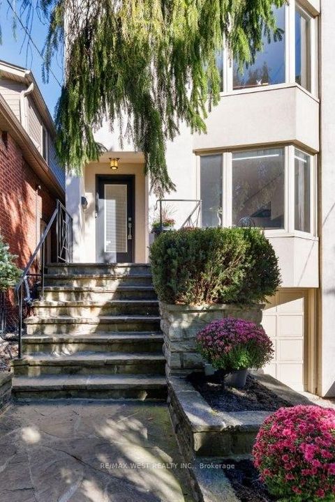 Photo 32 at 256 Erskine Avenue, Mount Pleasant East, Toronto