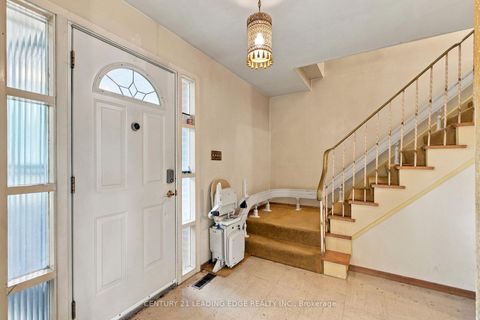 Photo 2 at 18 Kentish Crescent, Malvern West, Toronto