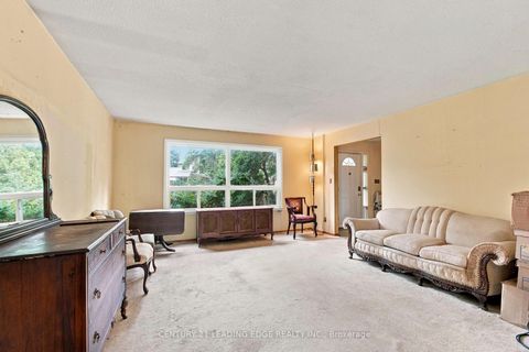 Photo 3 at 18 Kentish Crescent, Malvern West, Toronto