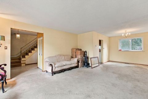 Photo 4 at 18 Kentish Crescent, Malvern West, Toronto