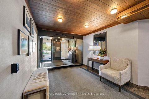 Photo 3 at 410 - 349 St Clair Avenue W, Casa Loma, Toronto