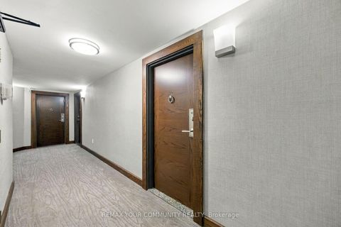 Photo 4 at 410 - 349 St Clair Avenue W, Casa Loma, Toronto