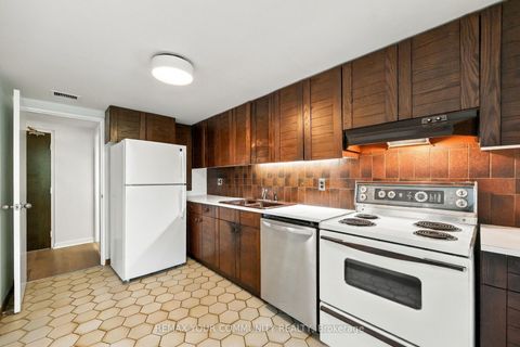 Photo 11 at 410 - 349 St Clair Avenue W, Casa Loma, Toronto