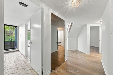 Photo 12 at 410 - 349 St Clair Avenue W, Casa Loma, Toronto