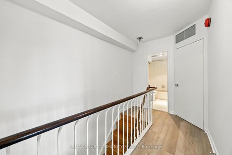Photo 15 at 410 - 349 St Clair Avenue W, Casa Loma, Toronto