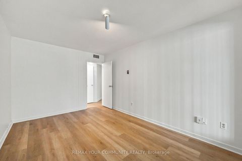 Photo 17 at 410 - 349 St Clair Avenue W, Casa Loma, Toronto