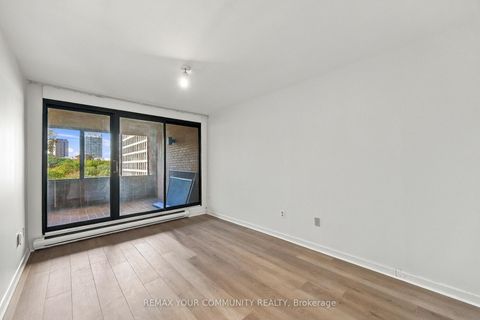 Photo 18 at 410 - 349 St Clair Avenue W, Casa Loma, Toronto