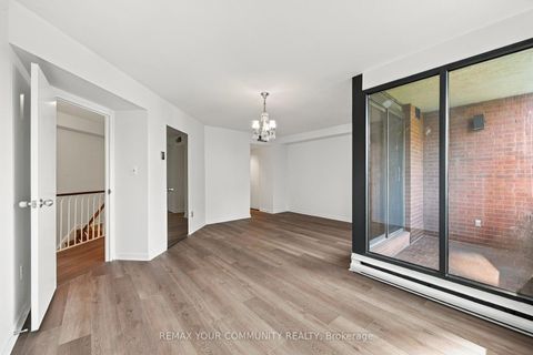 Photo 23 at 410 - 349 St Clair Avenue W, Casa Loma, Toronto
