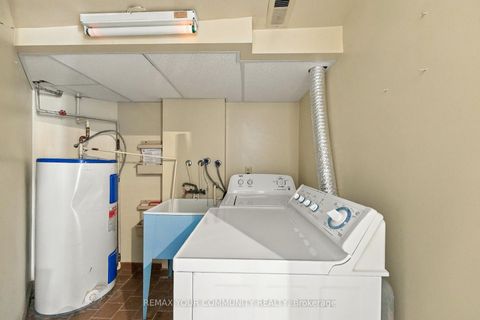 Photo 26 at 410 - 349 St Clair Avenue W, Casa Loma, Toronto