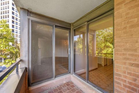 Photo 27 at 410 - 349 St Clair Avenue W, Casa Loma, Toronto