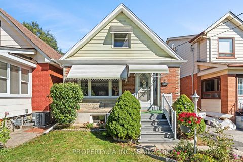Photo 0 at 16 Warren Crescent, Lambton Baby Point, Toronto