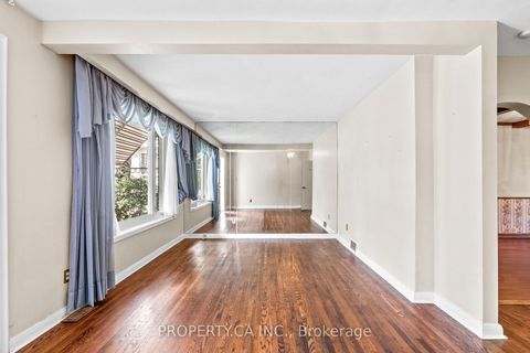 Photo 3 at 16 Warren Crescent, Lambton Baby Point, Toronto