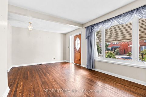 Photo 4 at 16 Warren Crescent, Lambton Baby Point, Toronto
