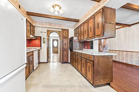 Photo 8 at 16 Warren Crescent, Lambton Baby Point, Toronto