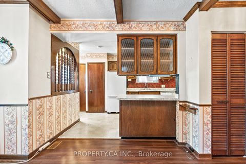 Photo 11 at 16 Warren Crescent, Lambton Baby Point, Toronto