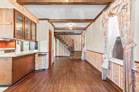 Photo 12 at 16 Warren Crescent, Lambton Baby Point, Toronto