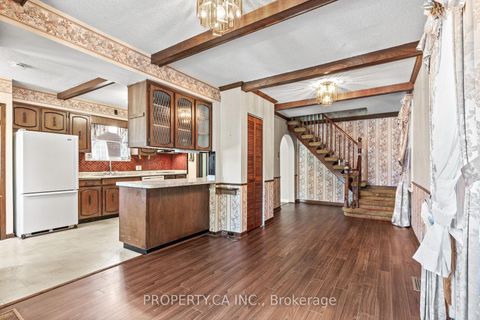 Photo 13 at 16 Warren Crescent, Lambton Baby Point, Toronto