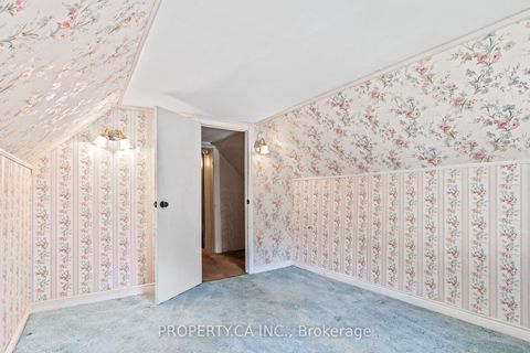 Photo 18 at 16 Warren Crescent, Lambton Baby Point, Toronto