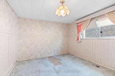 Photo 19 at 16 Warren Crescent, Lambton Baby Point, Toronto