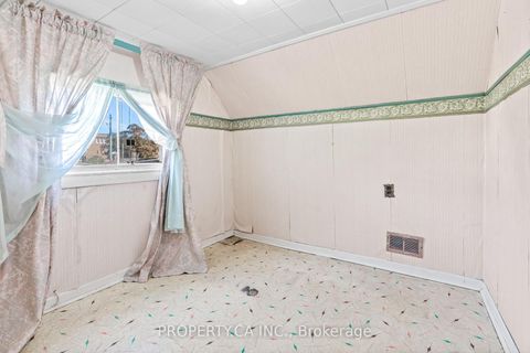Photo 21 at 16 Warren Crescent, Lambton Baby Point, Toronto