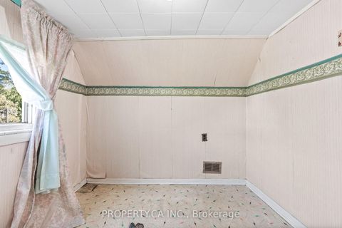 Photo 22 at 16 Warren Crescent, Lambton Baby Point, Toronto