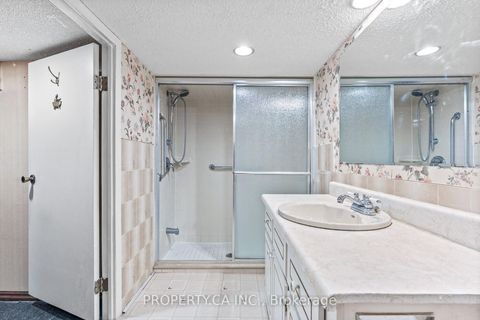 Photo 28 at 16 Warren Crescent, Lambton Baby Point, Toronto