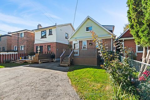 Photo 33 at 16 Warren Crescent, Lambton Baby Point, Toronto