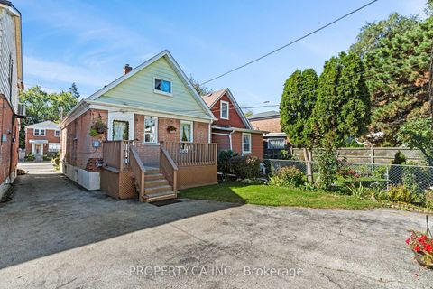 Photo 34 at 16 Warren Crescent, Lambton Baby Point, Toronto