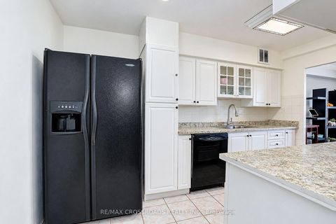 Photo 14 at 301 - 3420 Eglinton Avenue E, Scarborough Village, Toronto