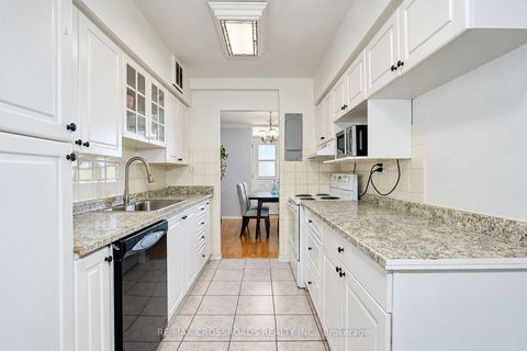 Photo 17 at 301 - 3420 Eglinton Avenue E, Scarborough Village, Toronto