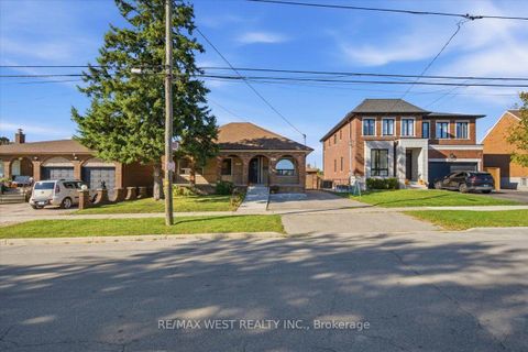 Photo 2 at 198 Rustic Road, Rustic, Toronto