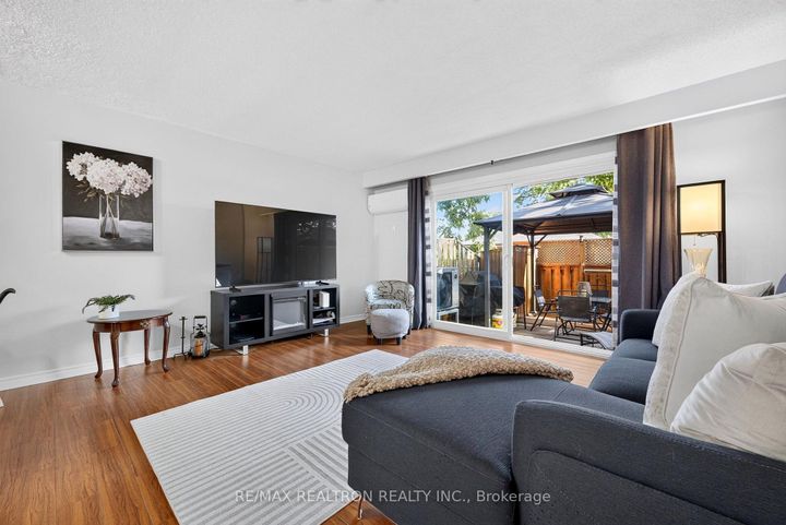 Photo 5 at 5 - 1185 Birchmount Road, Dorset Park, Toronto