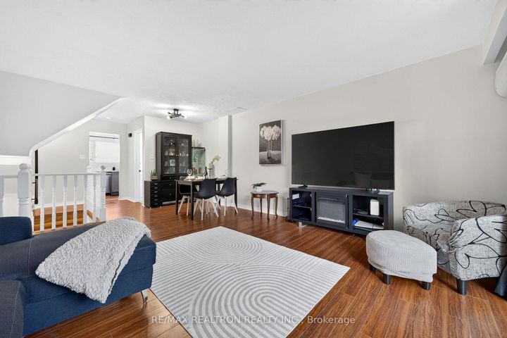 Photo 6 at 5 - 1185 Birchmount Road, Dorset Park, Toronto