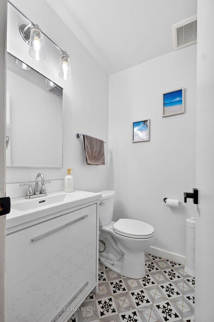 Photo 9 at 5 - 1185 Birchmount Road, Dorset Park, Toronto