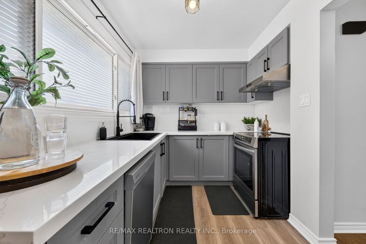 Photo 11 at 5 - 1185 Birchmount Road, Dorset Park, Toronto